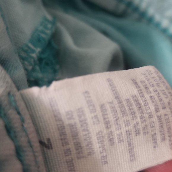 American Eagle Low Rise Distressed Fade Shorts - Picture 7 of 8